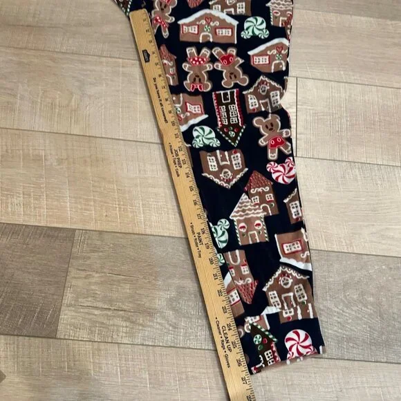 DISNEY MICKEY MOUSE GINGER BREAD HOUSE WOMENS PAJAMAS MEDIUM 8-10 - Picture 11 of 12